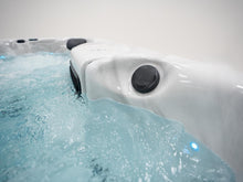 Load image into Gallery viewer, Oslo Hot Tub