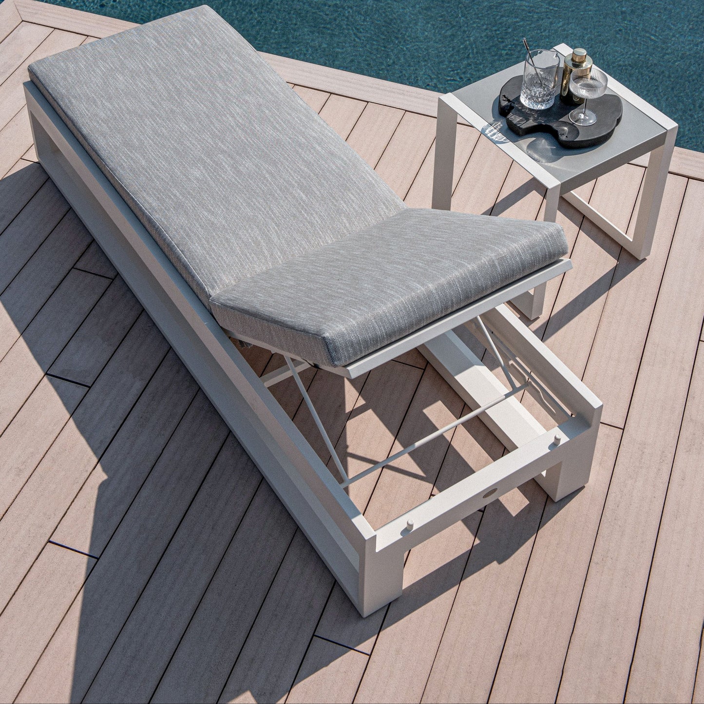 AVENUE Chaise Lounger by Ratana