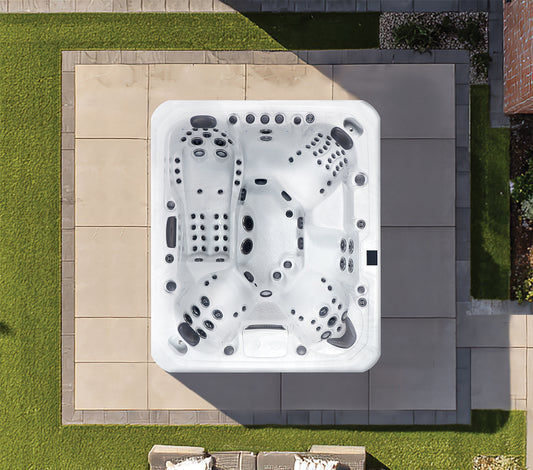 Maximus Hot Tub