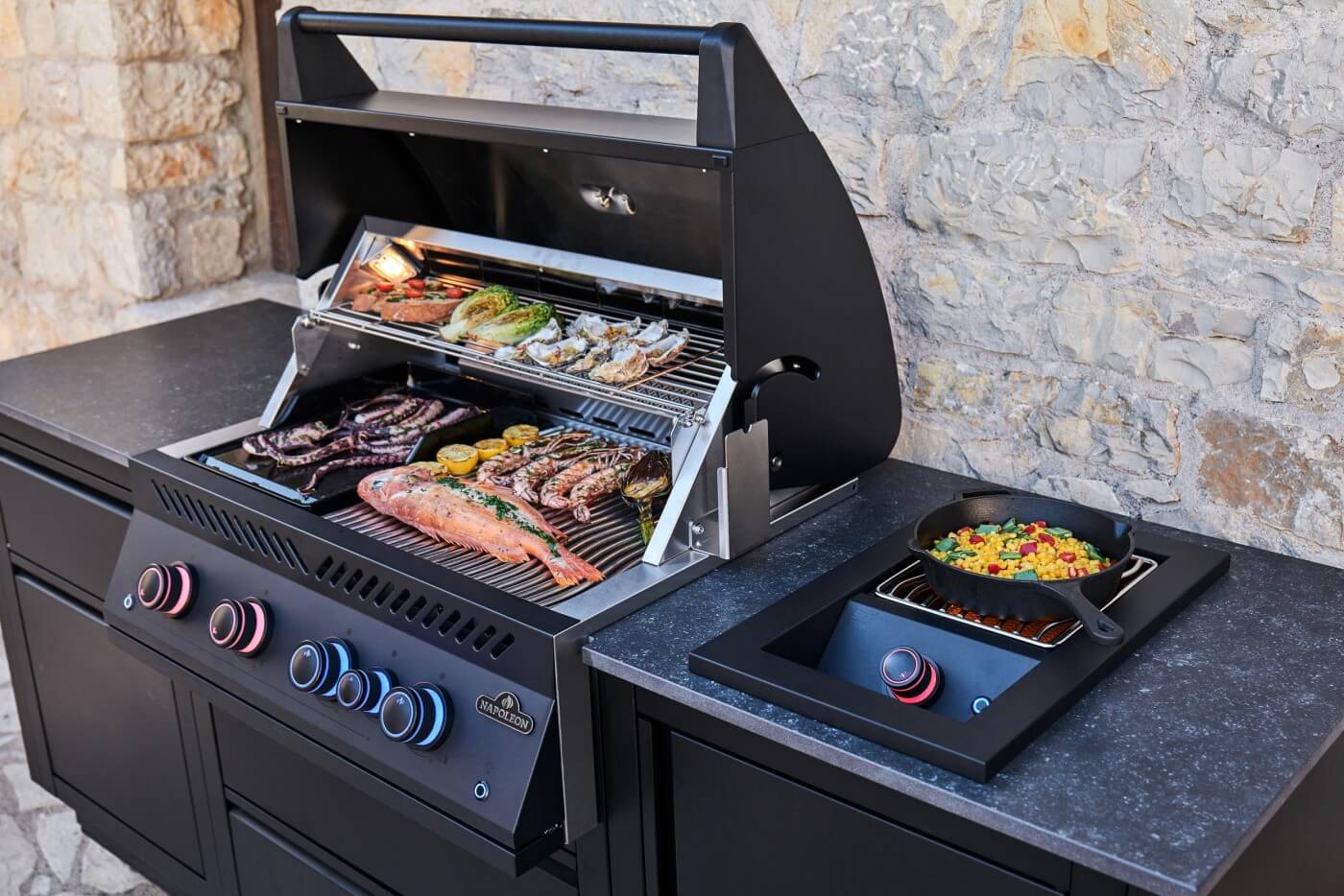 Napoleon Oasis 301 Outdoor Kitchen with Built-In 700 Series 32-inch Grill