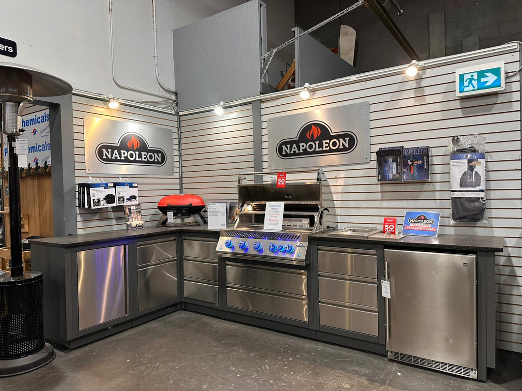 OASIS DISPLAY KITCHEN Floor Model by Napoleon Grills