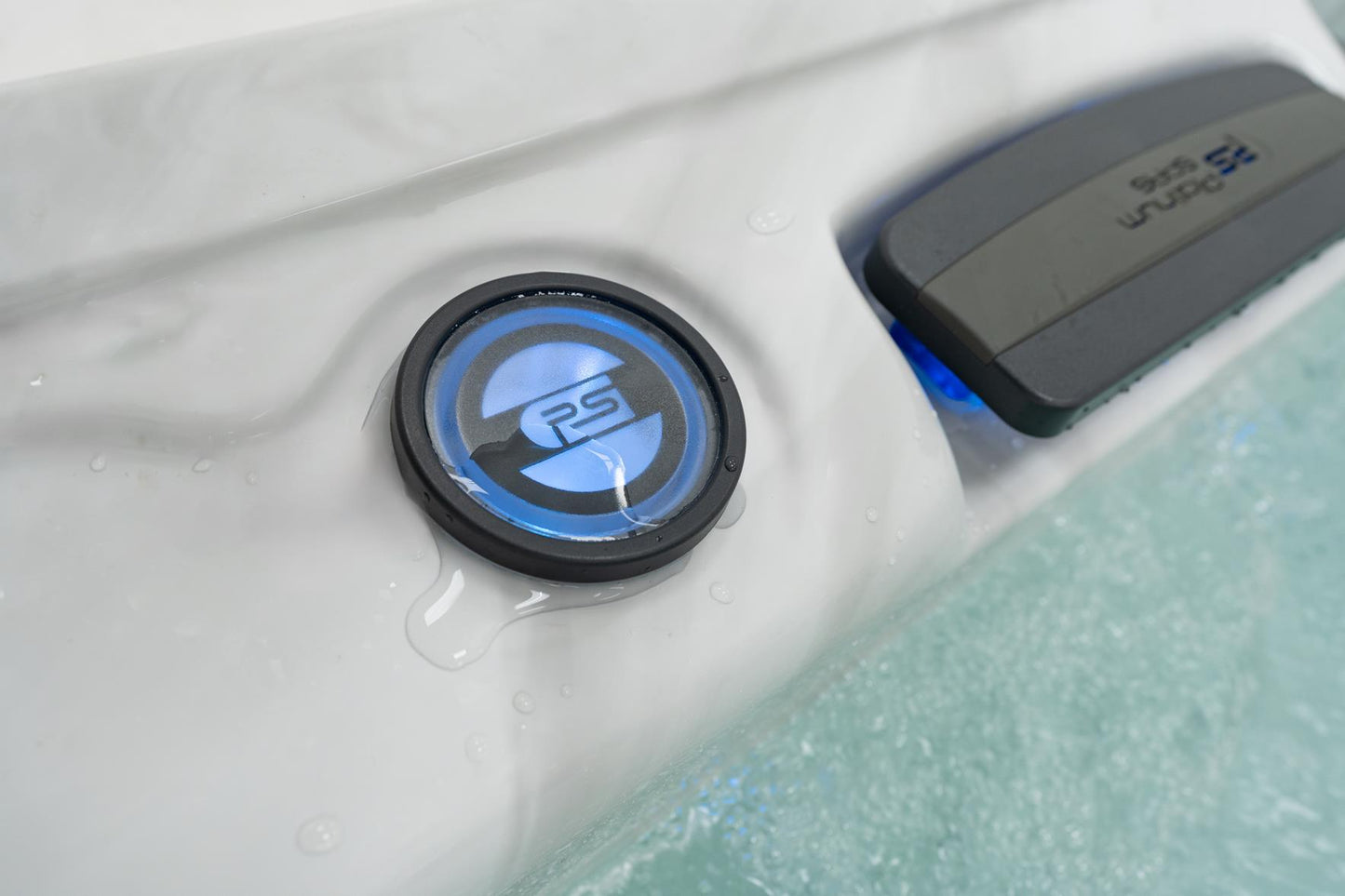 Maximus Hot Tub