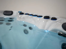 Load image into Gallery viewer, Platinum Spas - Oslo - Premium Range
